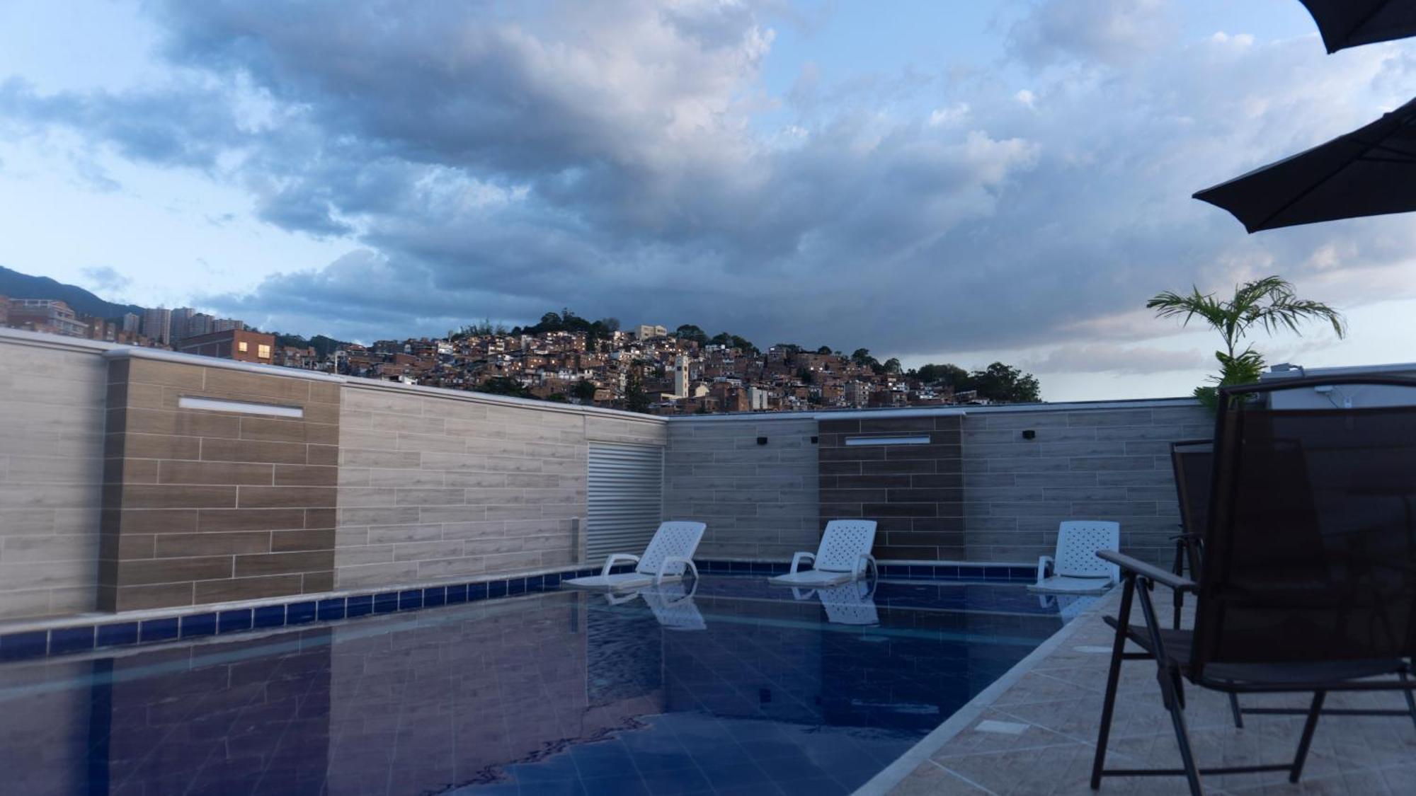 Hotel California City Medellín Esterno foto